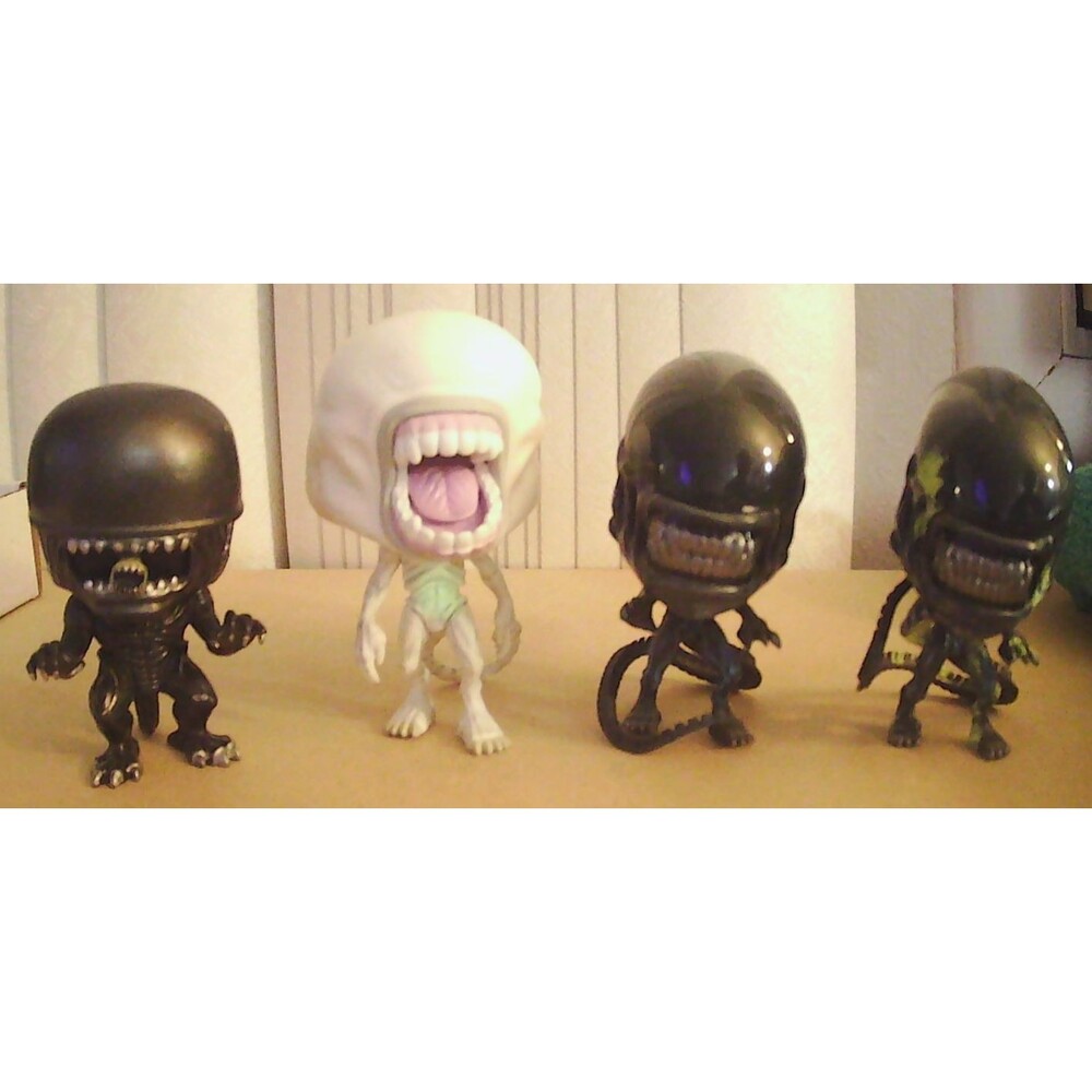Lot of 4 Funko Pop Alien Fugurines